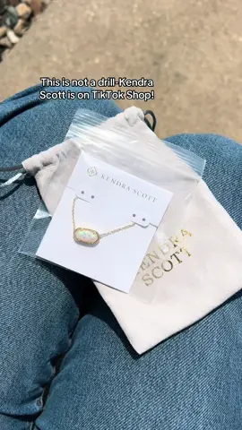 Ignore my shaky hands 😭😭 #kendrascott #jewlery #fyp 