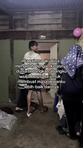 abang kata dia tksekolah hbis tkpa jnji adik dia sekolah, sesayang itukah dirimu kepadaku abang 🥺