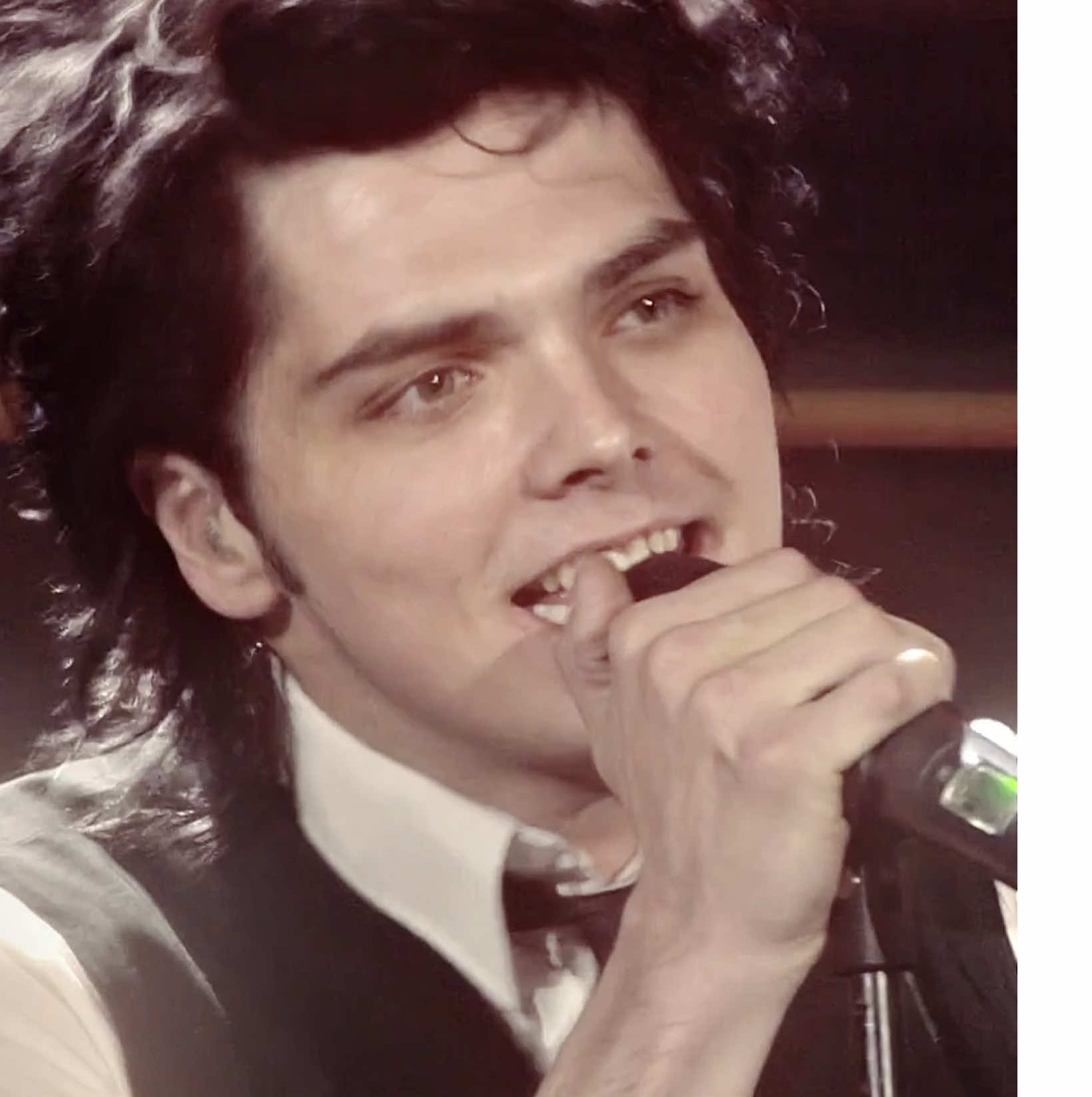 gerard’s face card always blinding me 💔 ( cc: @bella ✧.* ) #gerardway #gerardmcr #mychemicalromance #mcr #gerardwayedit #mychemicalromanceedit #mcredit #edit #fyp #viral #trending #xybca #fypシ 