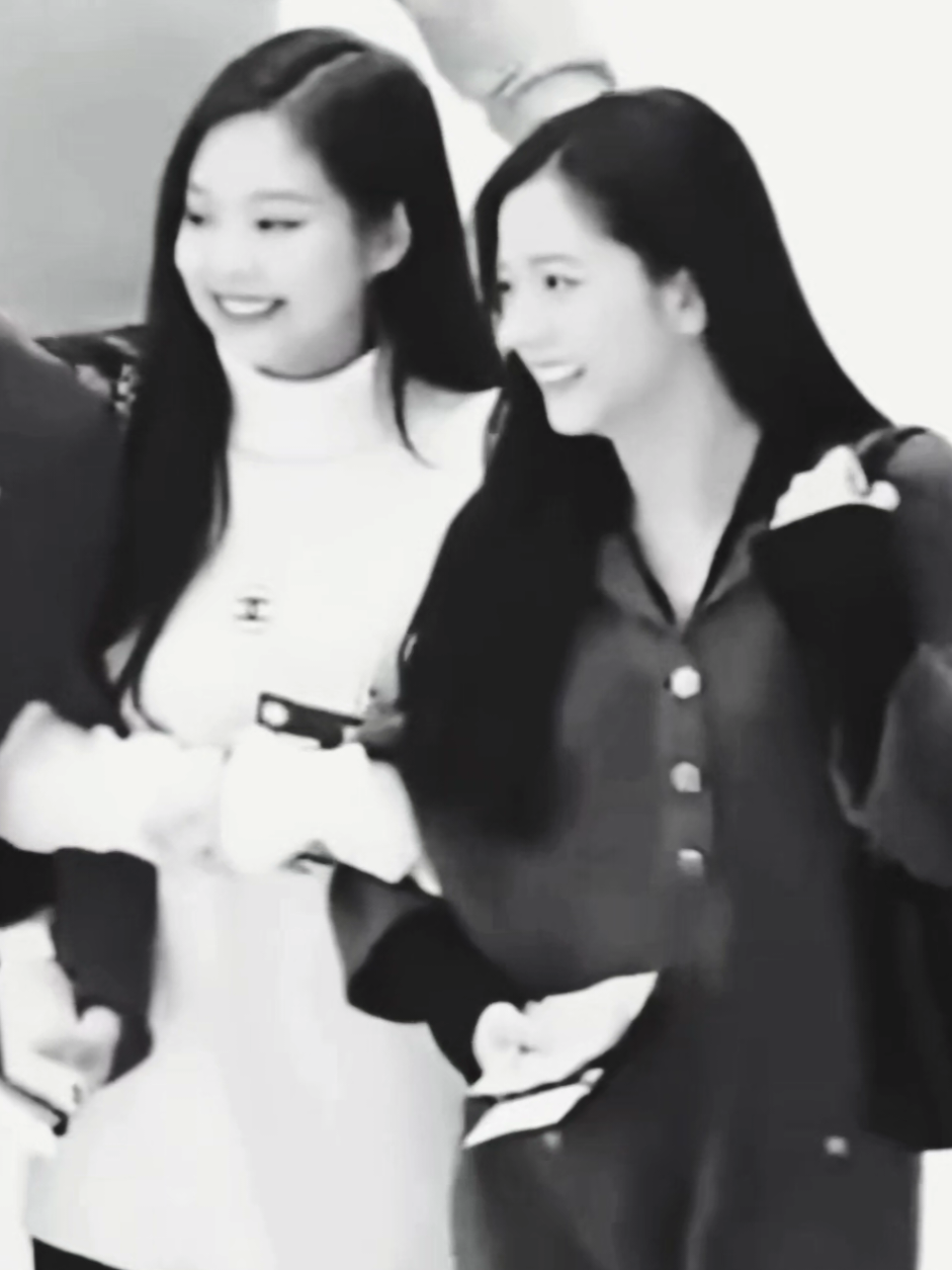 jennie is the best person ever in every way, I so happy that jisoo have jennie and I really want like jennie in my life😭😭#jensoo #blackpink #jennie #jisoo #rose #lisa #blink #kpop #fyp #foryou #foryoupage #trending #followme #viral #tiktok #Love 