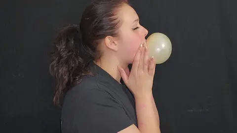 Big bubble by November Rayne #bigbubble #superbubble #fyp #foryoupage 