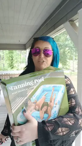 this taking pool is perfect for this hot days. #hugefloat #bigfloat #poolfloat #tanningpool #tanning #tanningfloat 