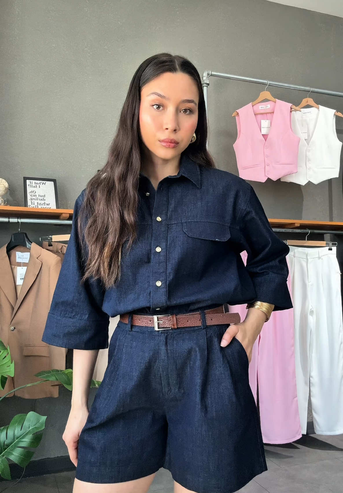 Deri kemerli lacivert şort gömlek denim takım ile oluşturduğumuz görünümü nasıl buldun? 💙 #fashion #trending #öneçıkar 