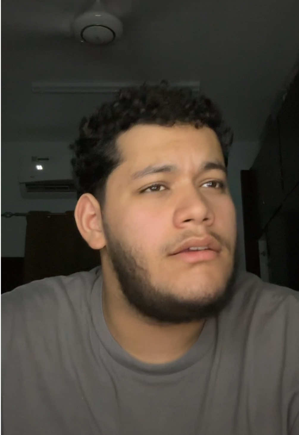 النور قفل ف الآخر بس محدش يركز😂.        اهم حاجة اسمع الآيه❤️.