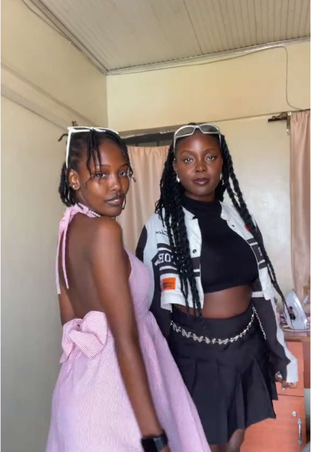 @_bloomandblush 😂😂weird transition sound but… #tiktokkenya🇰🇪 #atamediumpace #mediumpace #transitionidea #spitonyourhandandstrokemycatamediumpace 