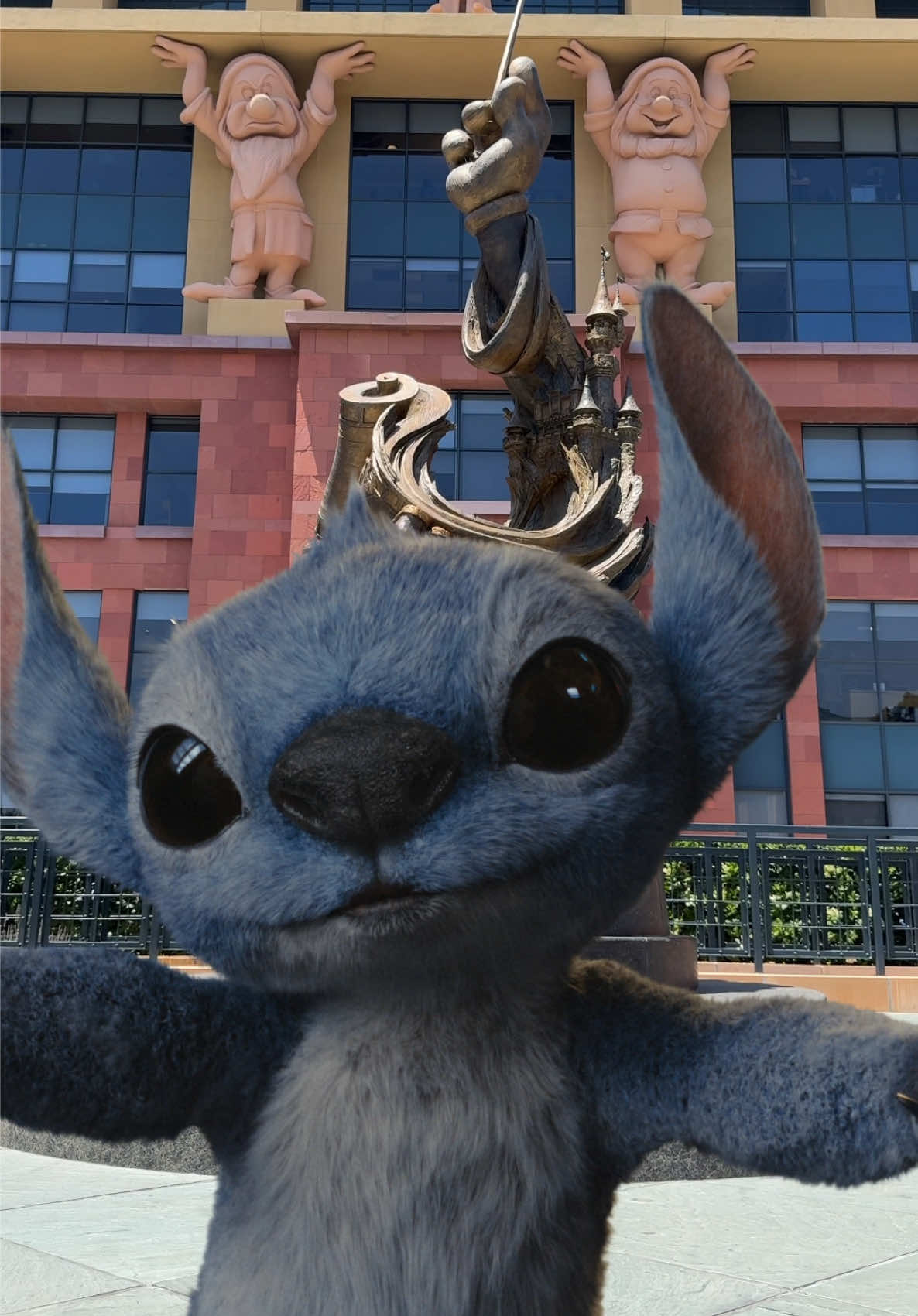 Stitch spotted at the Walt Disney Studios Lot! ✌️  #LiloAndStitch is now playing only in theaters.