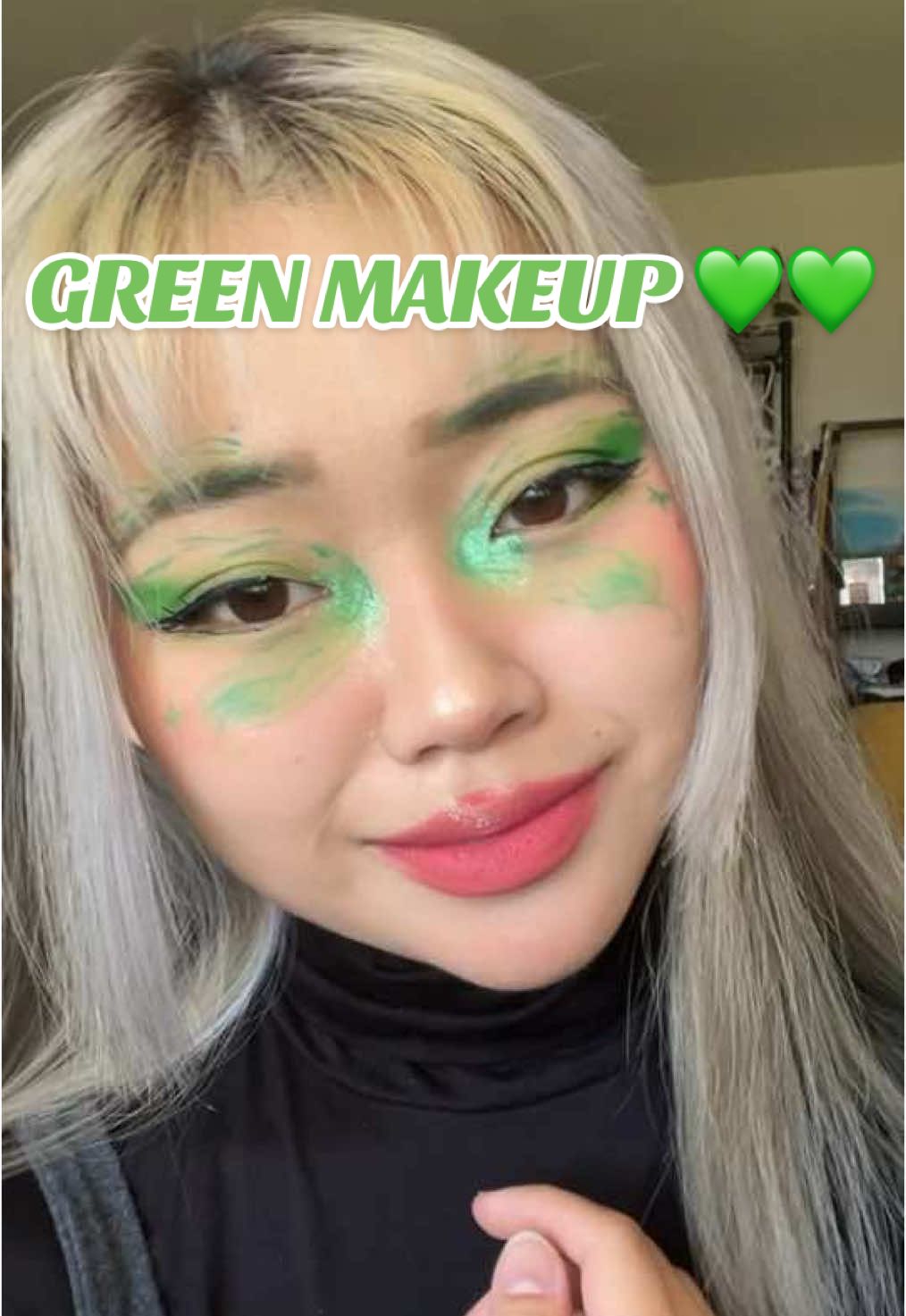 A leafy butterfly 🦋🌱🍃 What do you think? 🫶🏼 🫶🏼 Find all the products in our shop! #greenmakeup #makeuplook #euphoricsun 