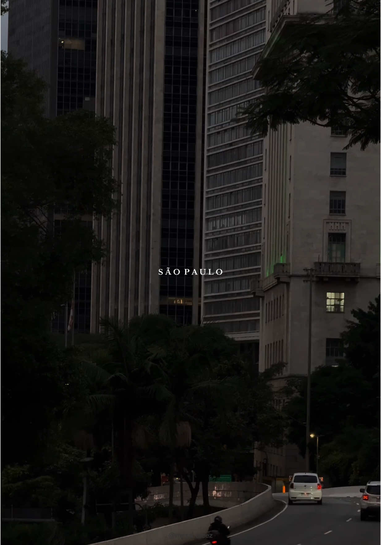 SP🖤🎬 • • • • • • • #saopaulo #aesthetic #darkaesthetic #gothic #vibes #fyp 