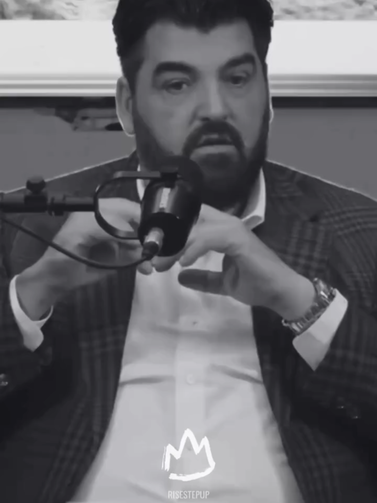 ACCETTA L'INSUCCESSO. IMPARA DA LUI. A volte sembra che tutto ci crolli addosso. Ma non tutte le difficoltà sono lì per distruggerci. Alcune arrivano solo per svegliarci. Altre per farci crescere. E anche quando fallisci, non è la fine. È solo un pezzo del processo. Smetti di vedere ogni ostacolo come una condanna: sono sfide, non sentenze. Accetta l’insuccesso. Impara da lui. Non devi avere tutto sotto controllo. Devi solo scegliere di non mollare. “Sei d’accordo? Commenta ‘SÌ’ o ‘NO’!”✍🏼💬 ———————————— 🎙️: @antonino.cannavacciuolo ———————————— 👉🏻Ricondividici nelle tue stories! 👉🏻Segui @risestepup per altri contenuti! #successo #motivazione #crescitapersonale #mentalità #mindset #ispirazione #obiettivi #crescita #resilienza