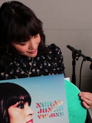 A versão Store Exclusive Teal com vinil colorido também está disponível. Acesse e confira