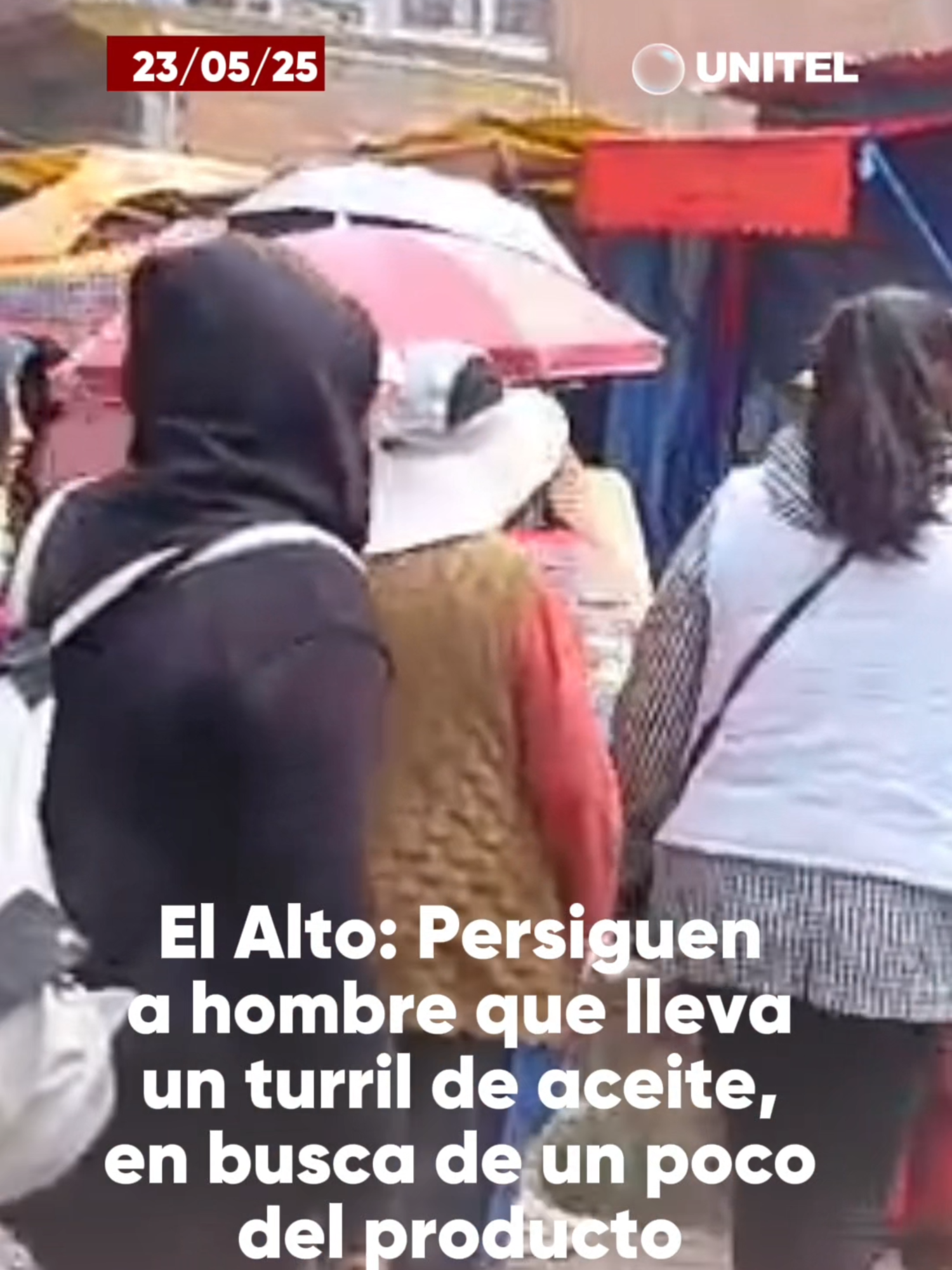Un hombre que llevaba un turril con aceite en La Ceja de El Alto es perseguido por personas que buscan abastecerse con un poco del producto, a causa de la grave escasez. #unitel #uniteldigital #noticiasunitel #boliviainforma #actualidad #últimahora #lomásvisto #endesarrollo #infórmate #reportajeunitel #coberturaunitel #noticiadeldía #envivounitel #titulares