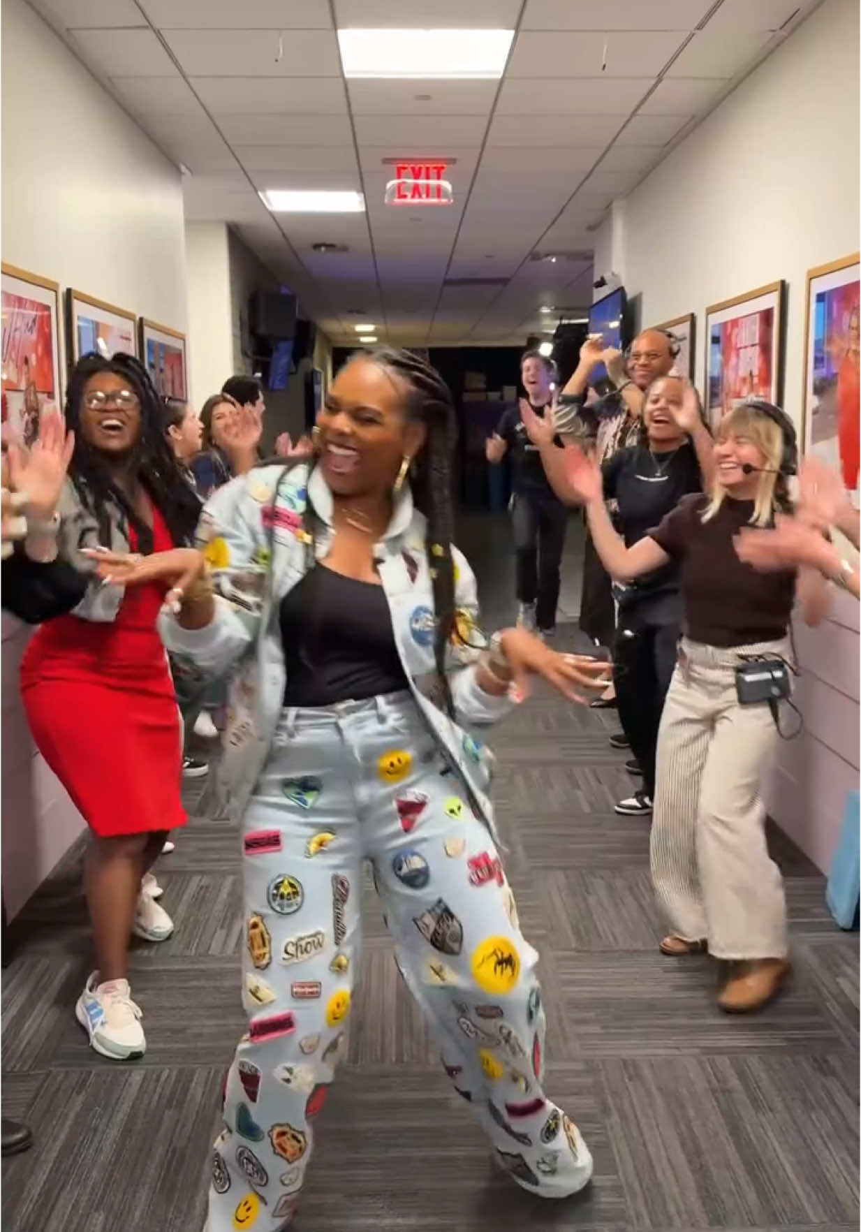 Aaayyyeeee!!!! Thank you for having me @Jennifer Hudson Show   💃🏾 💃🏾 #spreadlove #joy #happiness #jhudshow 