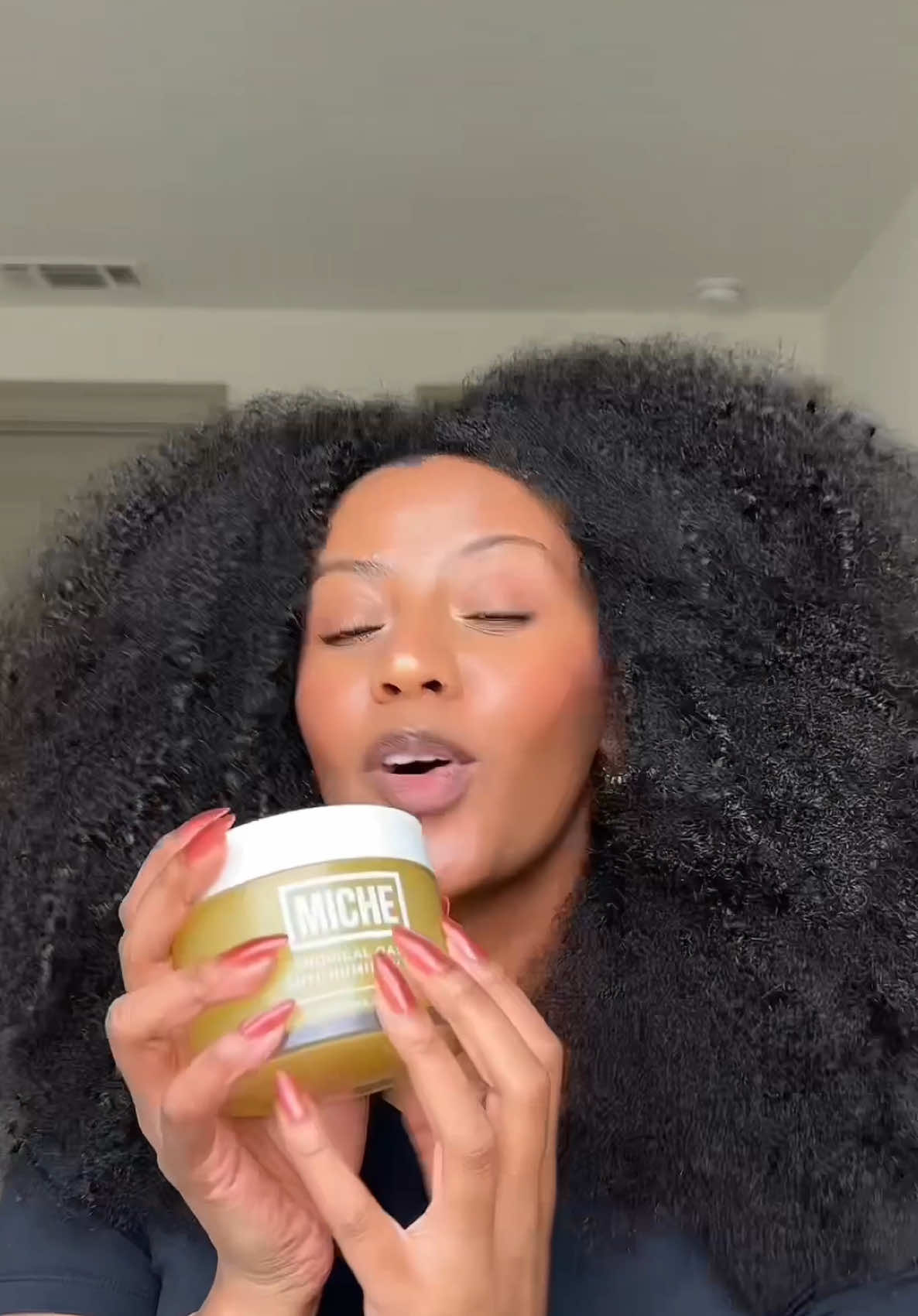 THIS IS GOING VIRAL! 🎉  This Tropical Oasis Hair Gel will give you long lasting hold without the severe crunch. It’s great for ALL hair types 😉  Have you tried this? #healthyhairtiktok #hairtok #gel #blackgirlhair #michebeauty #howtodefineyourcurls 