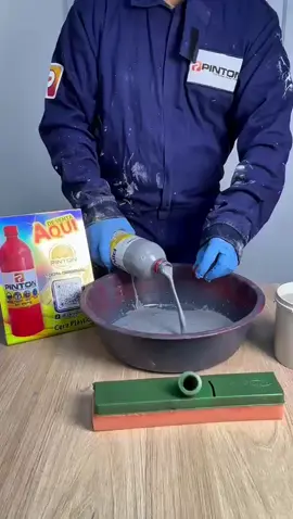 ¿Creías que ese piso no tenía arreglo? ¡Mirá este cambio increíble! Con Cera Plástica Pinton, lo transformamos en minutos. 🤩 Aplicá fácil, brillá al instante. Colores vibrantes + brillo espejo = piso nuevo. Guardá este video y etiquetá a alguien que NECESITE esta transformación. Distribuimos en toda Colombia. ¿Querés vender Pinton? Consultá si hay cupo en tu zona o unite a nuestro equipo. Escríbenos al WhatsApp 📱3126846600 #TransformaConPinton #CeraPlástica #AntesYDespués #PisosBrillantes #HazloConPinton #EmprendeConPinton #DistribuidoresColombia #RenováTuEspacio #CeraPintonSellante