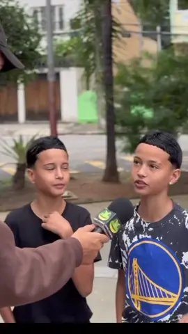 ComPELADO gêmeos 