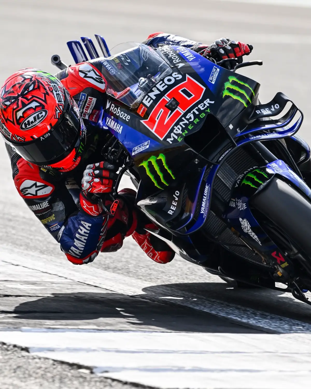 💬 @fabioquartararo20, British GP - Practice Result - 2nd: “We can be pretty happy! Especially on one lap, our performance is good. We seem to have improved our one-lap speed this year, and now we’re working hard on also making our race pace a bit better. I was riding with the new aero today, and I think it helped a bit. I also think there’s more potential concerning my lap time, especially if the weather is good. Having three Yamahas inside the top 10 today sounds really good.” #MonsterYamaha | #YamahaMotoGP | #YamahaFactoryRacing | #MotoGP | #BritishGP