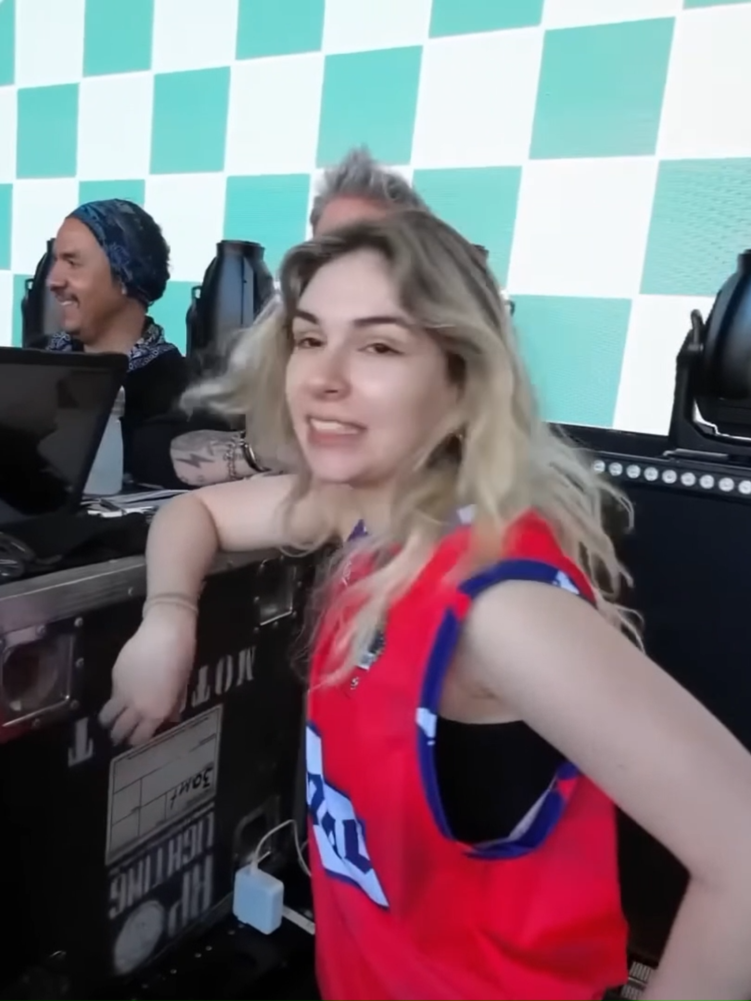 ella solo quiere ser un cencerro #thewarning #thewarningrockband #danyvillarreal #danythewarning #fyp