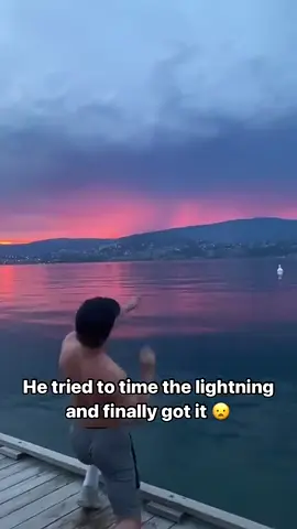 Still stuck on this timing 😳 (via @Tobin Woodworth) #lighting #beauty #sky 