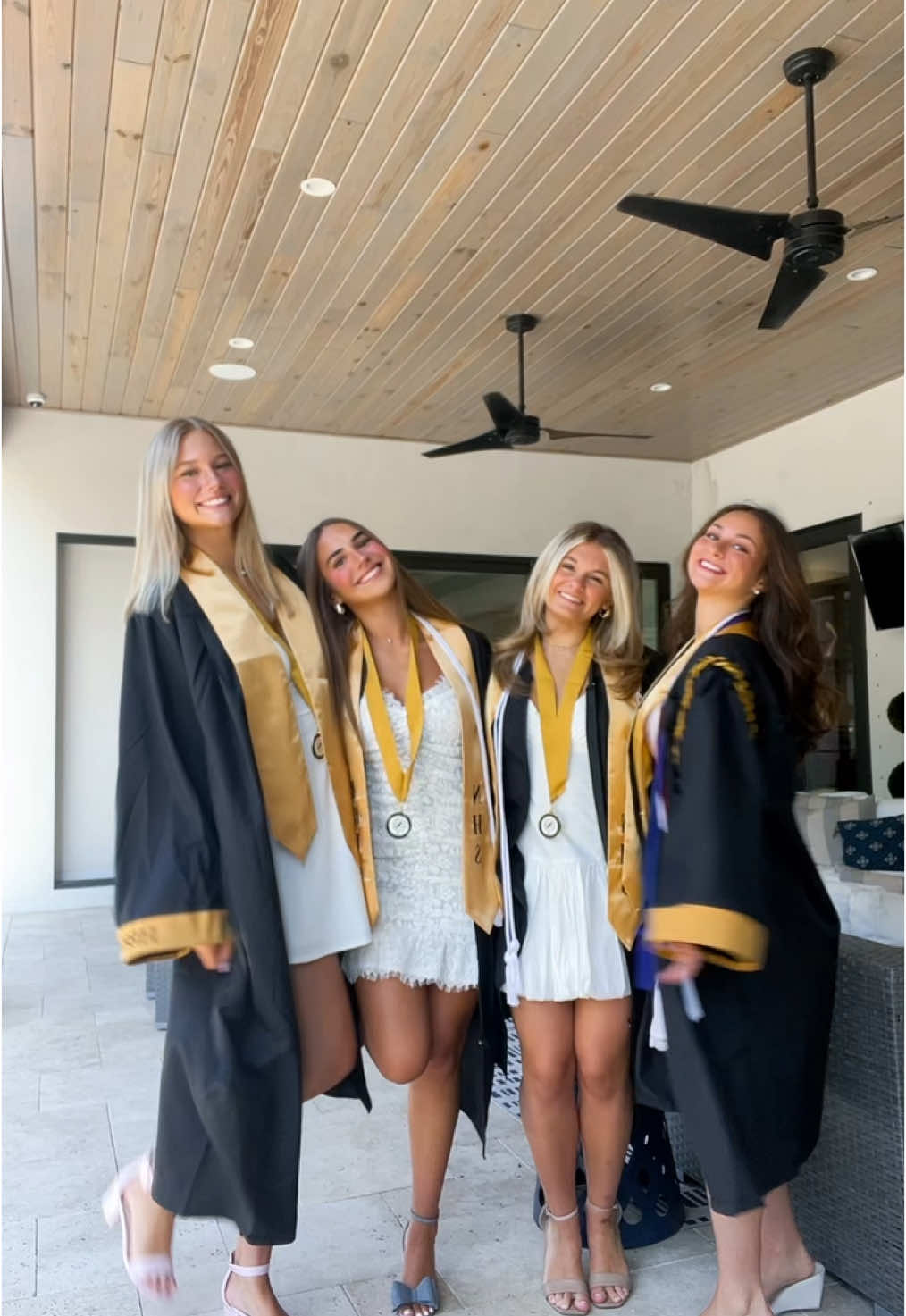 Graduating with my best friends bye phs