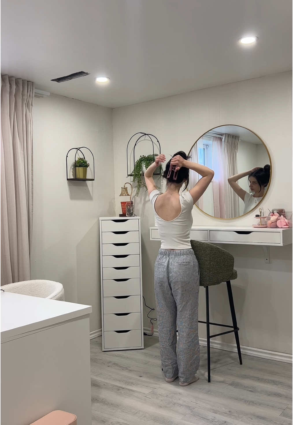 Setting up for a bridal trial today 🤍 #bridalmakeup #SmallBusiness 