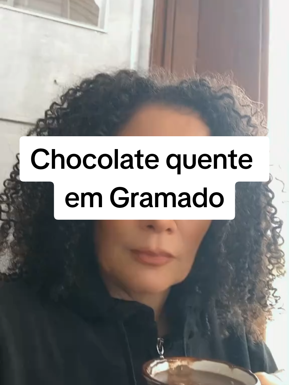 Hoje a manhã foi no Reino do Chocolate Caracol, tá muito frio hoje aqui em Gramado.  . Me conta se você já veio passear por aqui e se gosta de chocolate quente?  . Xícara de 240ml por R$ 24,00 O Reino do Chocolate Caracol Av Borges de Medeiros, 4965 - Bairro Carniel - Gramado  . @Caracol Chocolates  . #creatorsearchinsights  #foryoupage  #videoviral  #rotina  #paulistanaemgramado 