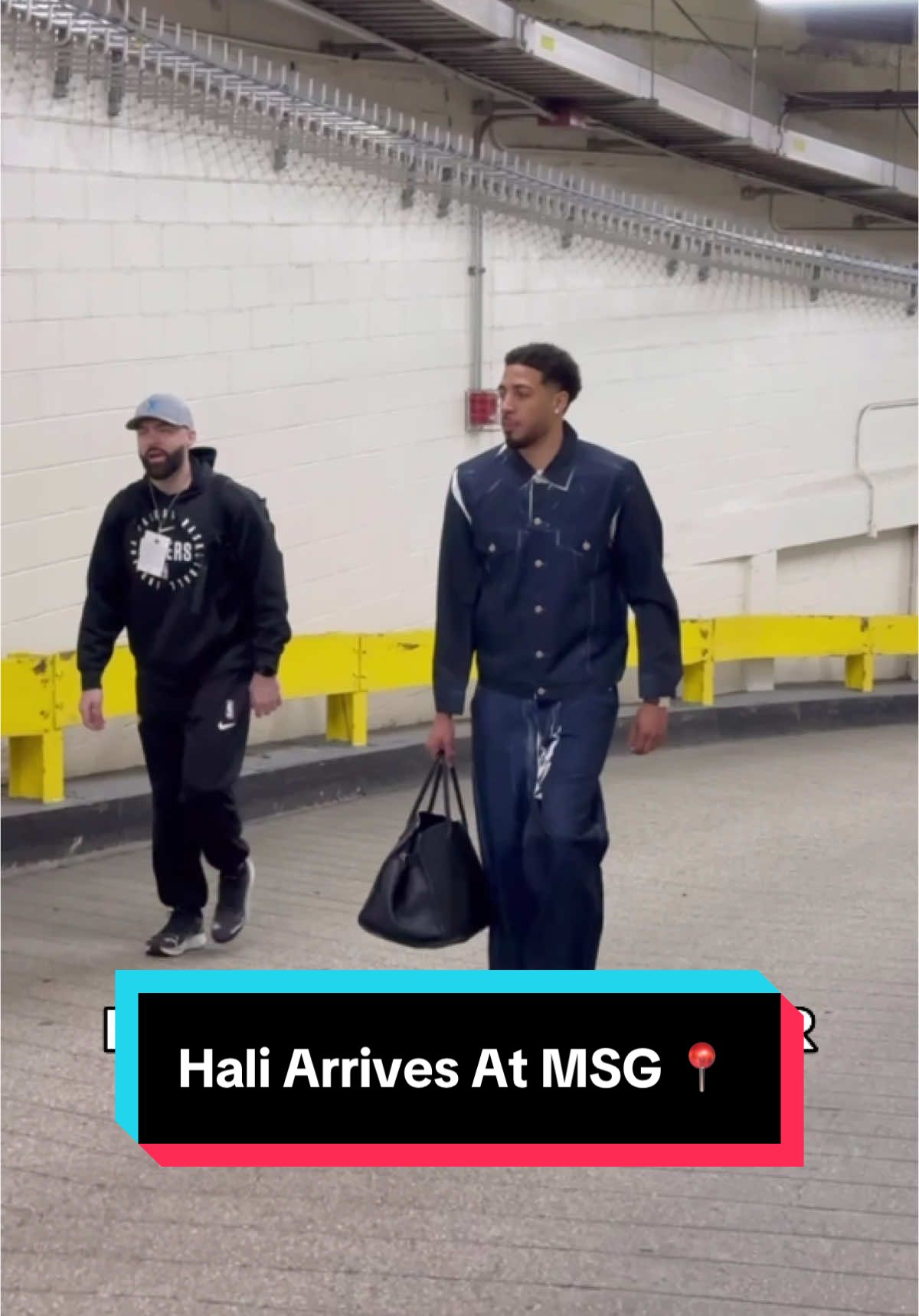 Haliburton arrives for game 2️⃣ on the garden 🏙️ #NBA #Basketball #NBAPlayoffs #TyreseHaliburton #IndianaPacers 