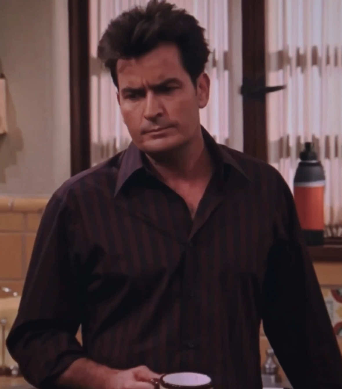 can he do that to me too🧏‍♀️                                                   —btw i‘m back guyzz😛😛 #twoandahalfmen #charlieharper #charliesheen #charlieharperedit #charliesheenedit #onyourpage #videoviral #blowthisuptiktok #fypviralシ #goviral #foryoupagе #fyfy #plsgovial #twoandahalfmenedit 
