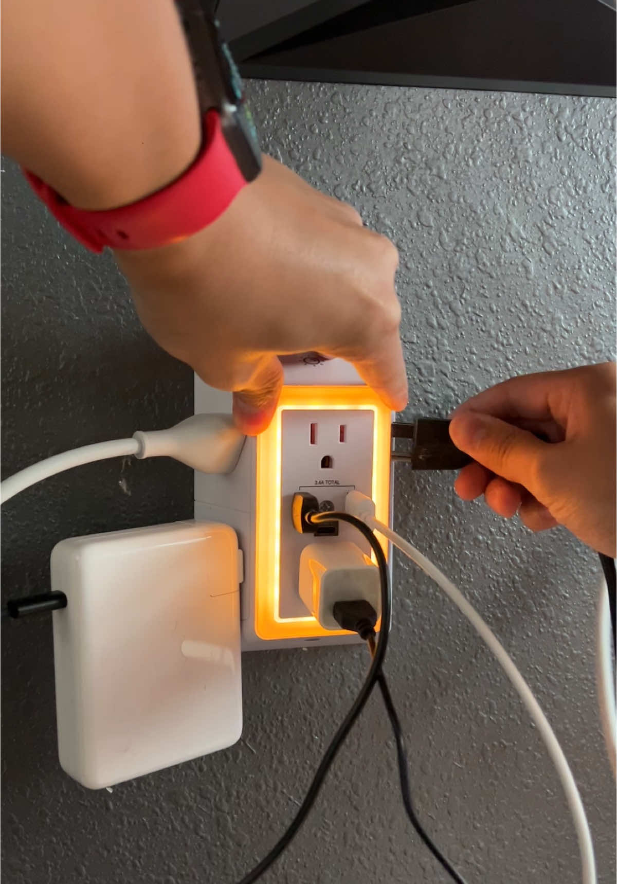 #tiktokshopcreatorpicks #tiktokshopmemorialday #dealsforyoudays #roomorganization #multiplugoutlet #extensioncord #roommakeover #bedroomdecor 
