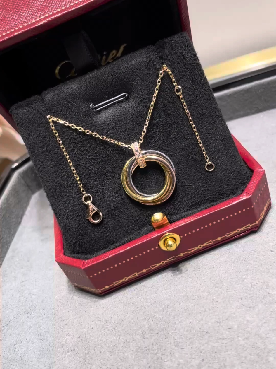 Cartier Trinity Pendant #cartier #cartierjewelry #jewelry #luxurybrands #cartiernecklace #designeritems #trendyjewelry #topjewelry 