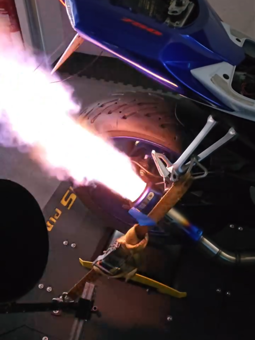 💥Suzuki GSX-R 750💥 Cliente de Espanha 🇪🇦 ✅️Aplicação do  módulo 2-Step 🦾 Obrigado pela preferência e confiança depositada 🙏  #kit2step #reelsinstagram #mecânicageral #reprogramação #popsandbangs #portugal #revisão #motolife #SuzukiMotorcycle #gsxr750suzuki 