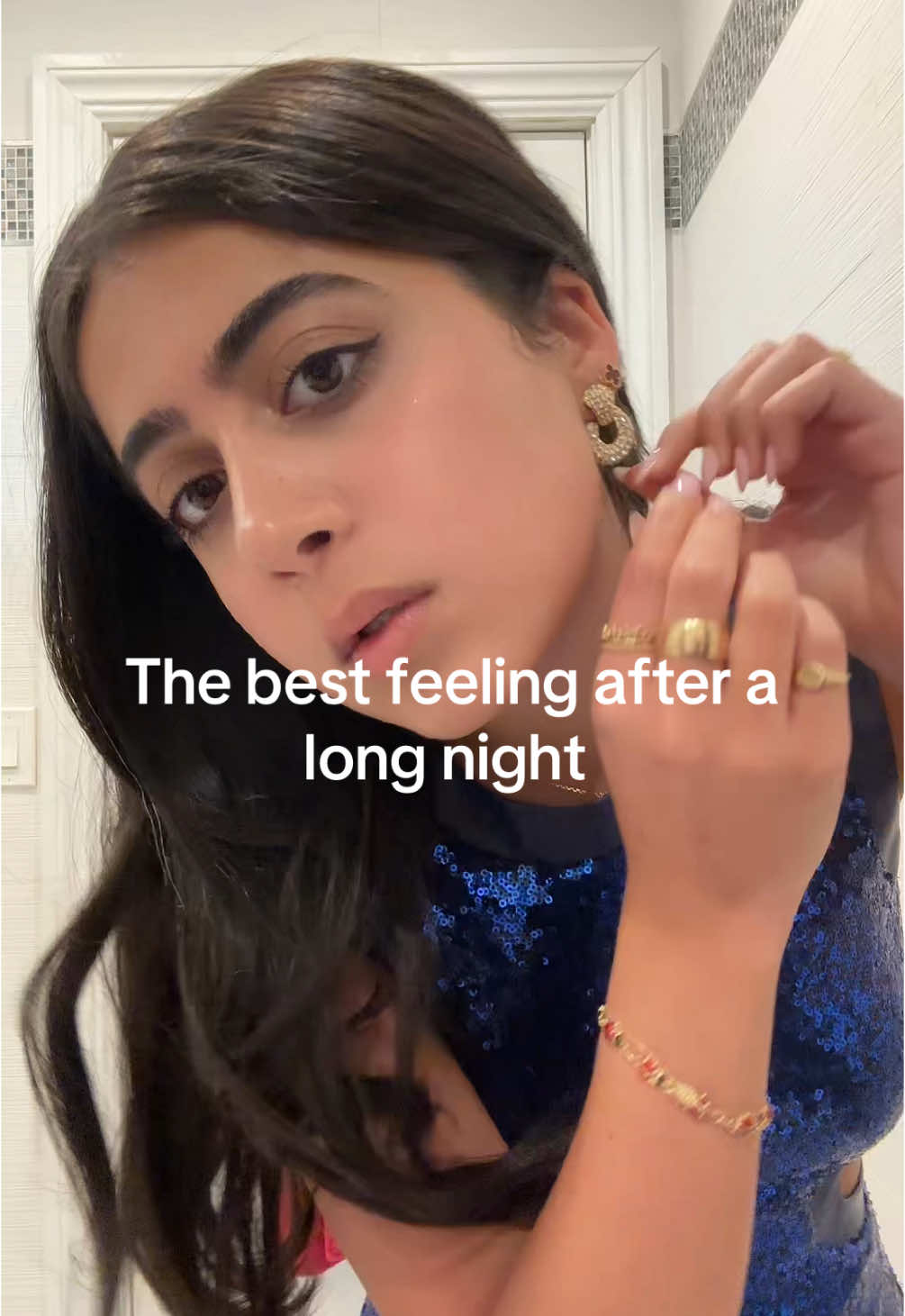 Taking heavy earrings out after wearing them for almost 10 hours 😫 hurts but feels so good earringstack #weddingjewellery #pavediamond #diamondhoops #jewelrytiktok #ringstack #everydayjewelry #everydayrings #timelessjewelry #cartier #cartierlovering #goldjewelry #vancleef #vca #vancleefbracelet #carnelian #motherofpearl #alhambra #fivemotif #vancleefnecklace #vancleefearrings #justagirl 