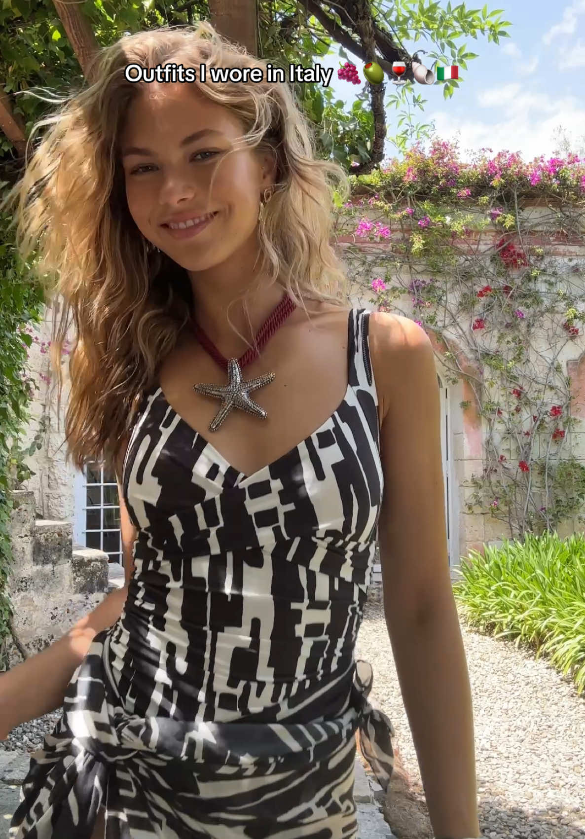 1 or 2 ? #italyoutfits #italiansummer 