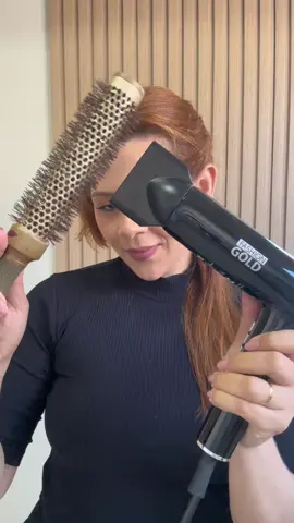 Eu e a minha escova de 1Metro voltamos ☺️🧡#escova #escovandocabelo #fyp 