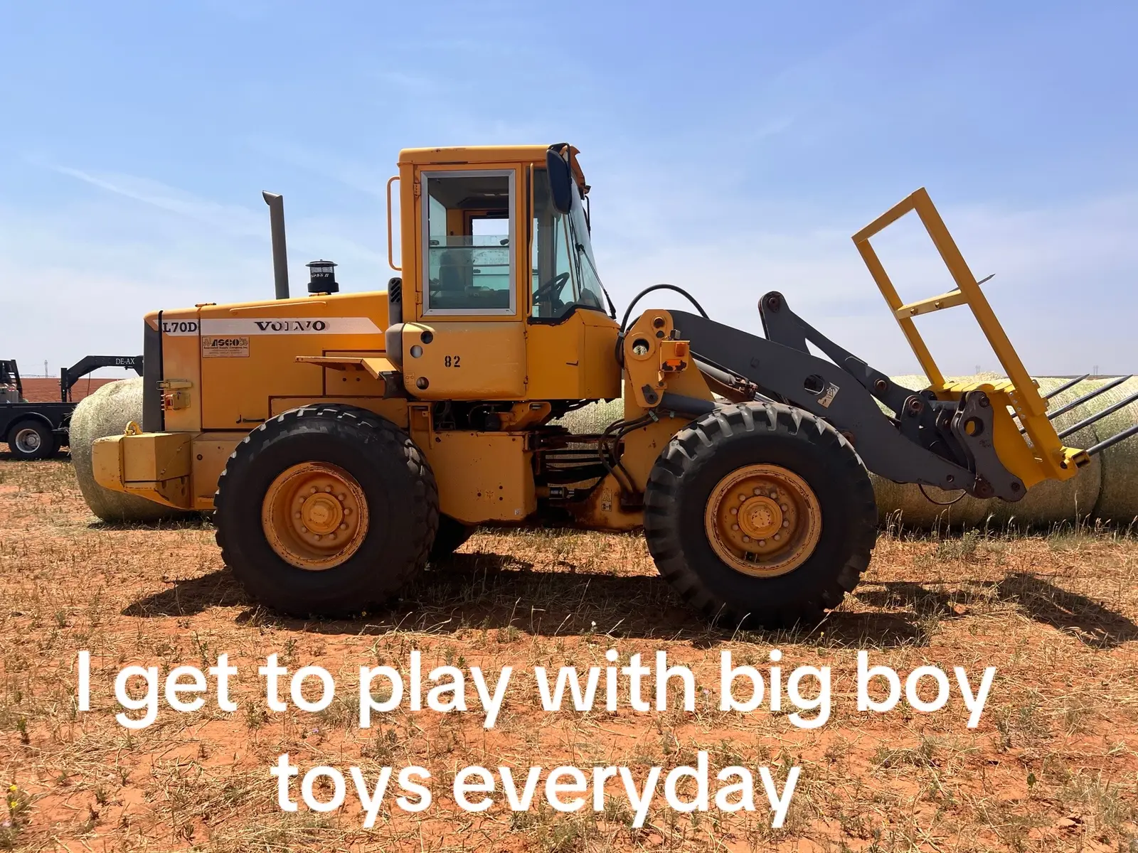 #hay #wheat #farmlife #ranchlife #texas #single #over40 #bluecollar #fyp #fypシ #tiktok #tiktokviral 