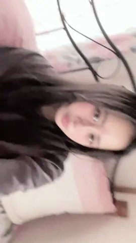 うちの事が嫌いなら君から振ってね #美少女 #眠い 