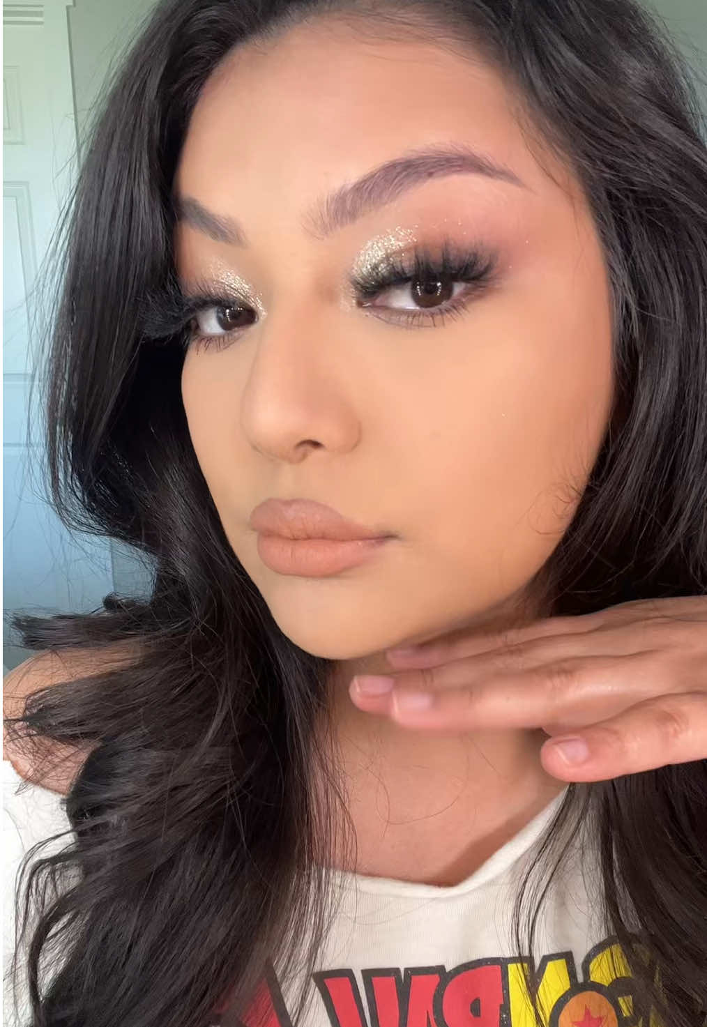Replying to @ms_pinkie1987  In depth tutorial****  Let me know if you guys like these longer videos ❤️❤️ Used  @Lilly Lashes but not sure which style 😭  @ColourPop Cosmetics palette and liner  @Alora Cosmetics shimmer eyeshadow shade 24k #browneyeshadow #beginnerfriendlymakeup #makeuptutorialforbegginers #eyeshadowtutorial #indepthtutorial #indeptheyeshadowtutorial #beginner #makeup #eyeshadow #brown #goldeyeshadow #gold #makeuptutorial #eyeshadowtutorials #stepbysteptutorial 