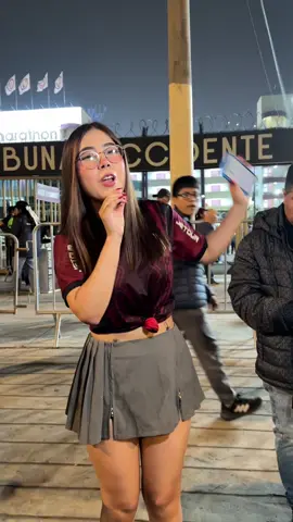 ¿Hinchas o galanes? Pregunté todo 😾 #universitario #monumental #hinchacrema