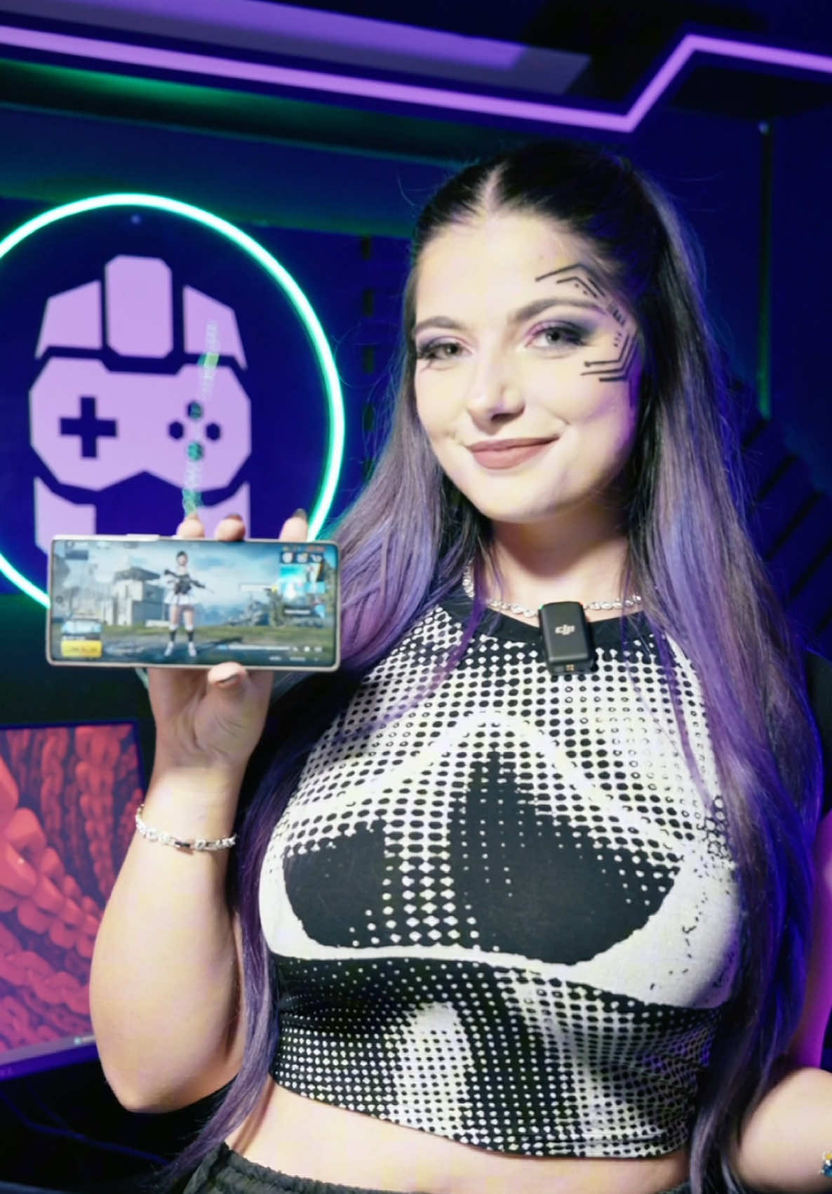 @Infinix Mexico me eligió como embajadora de la Serie Note 50, así que hoy les traigo el unboxing del Note 50 Pro edición especial PUBG mobile!  Este es un teléfono por y para gamers, ya que está pensado para desempeñar increíblemente en juegos de rendimiento. Que te pareció? 👀 Encuéntralo en TiktokShop, por 4799MXN 🔥 #InfinixNote50Pro #InfinixEsGaming #Note50ProPUBGM #InfinixPUBGM #PUBGMOBILELATAM  #PUBGM380