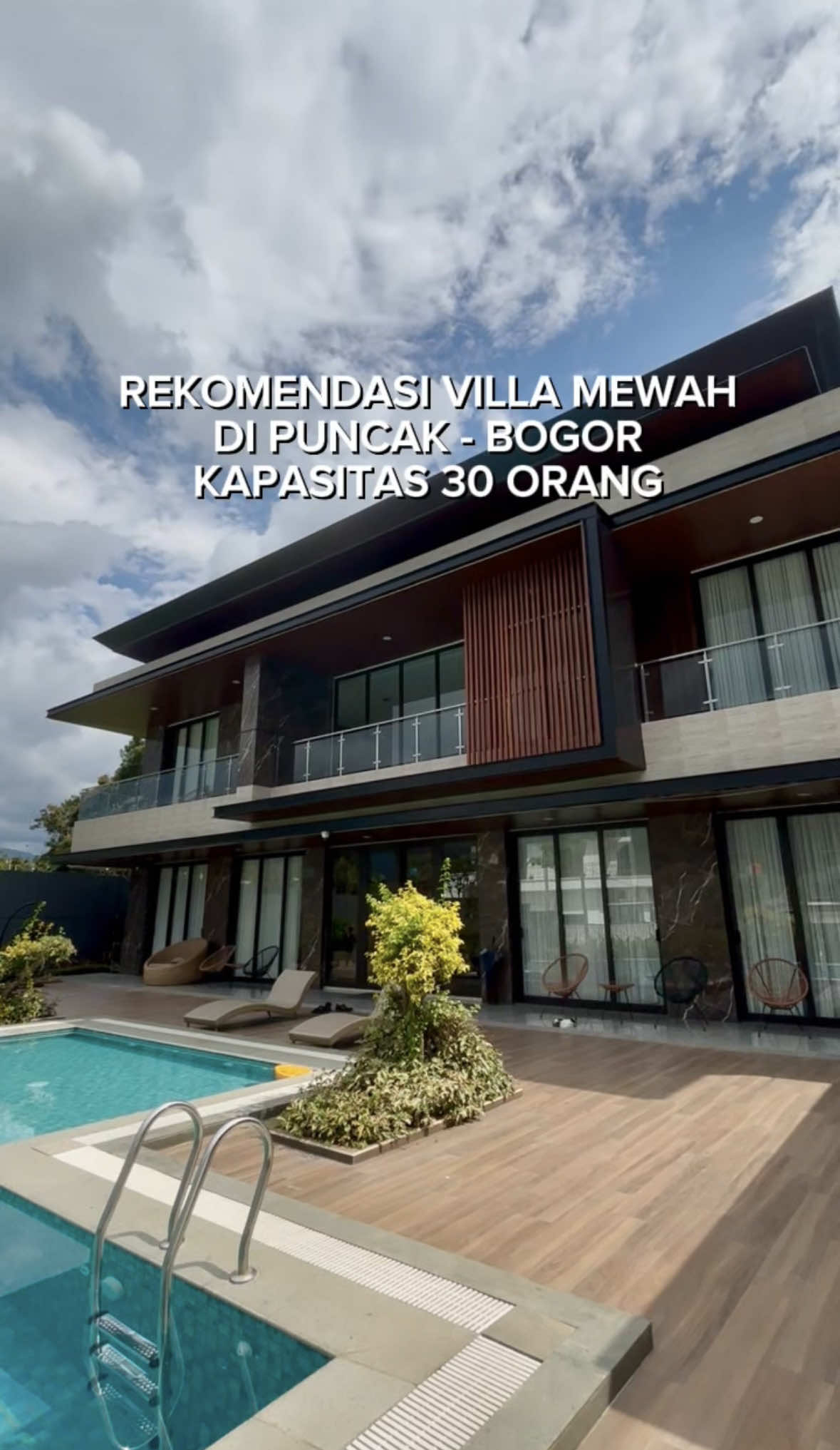 SAVE AND SHARE Villa mewah di Puncak yang punya kapasitas 30 orang @azkaravilla @villaazkara 🤗 Terdiri dari 4 kamar, dan punya fasilitas lengkap; Tenis Meja, Billiard, Alat Gym, Gazebo, Playground untuk si kecil. Dan point plusnya lokasinya ga jauh dari Jl. Raya Puncak.  #villapuncak #villamewahpuncak