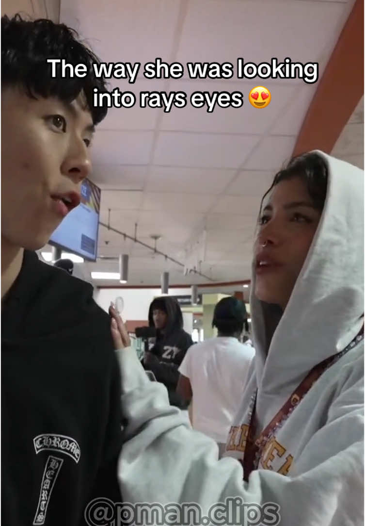 The way she was looking into rays eyes #streaming #clips #fyp #rayasainboy #streameruniversity 