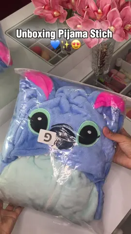 Pijama Stich 💙🥹💫 . . . . . . . . . . . . . . . . . . . . . . . . . . . . . . . . . . . . . . . . . . . #stich #lancamento #stiches #pijama #unboxingvideo #kigurumi #pijamastich #comprasonline #comprasshopee #fyp #explore #comprinhas #viralvideos 