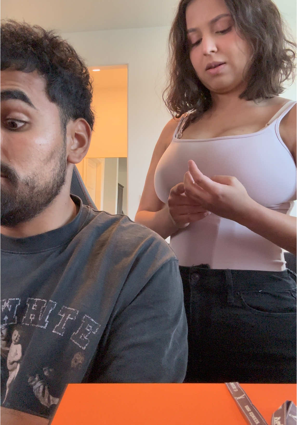 She just couldn’t resist😭😂 #girlfriend #boyfriend #couple #relatable #Love #gift #fyp 