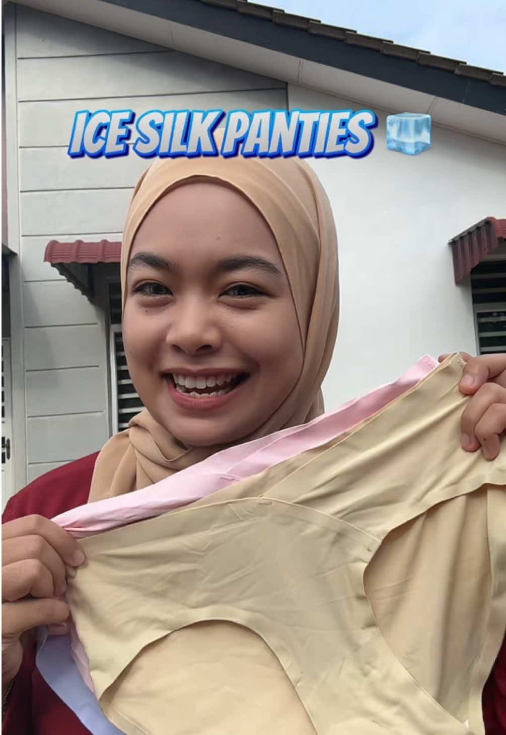 Seluar dalam ice silk ni memang padu weh! ❄️ Pakai rasa SEJUK je, selesa gila! Confirm tak nak pakai lain dah 😍🔥 #icesilkpanties #sejuksampaidalam #selesagiler #tiktokmalaysia 
