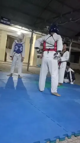 Kkkkkkkkkkkkkkkk#taekwondo @G Bảo  (^○^) @Nguyen Danh Hai @Trungg Hào @Đỗ Tường 🥋🪽 @