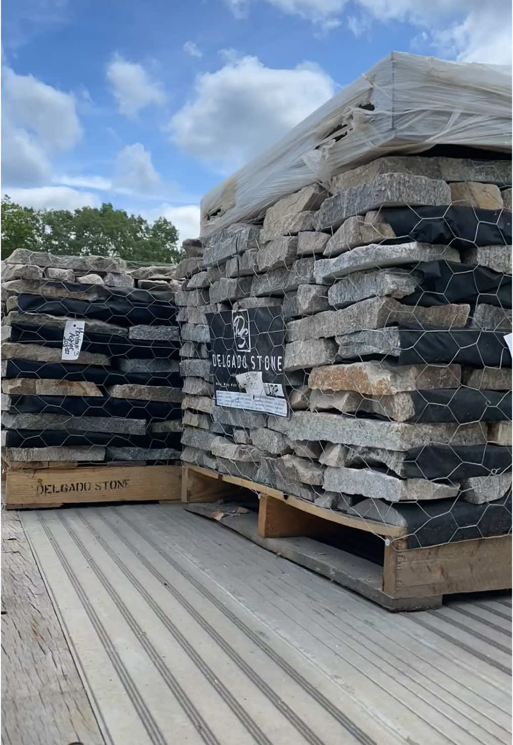 2000+ square/ft of natural stone veneer leaving the Delgado Stone manufacturing facility. #delgadostone #naturalstone #masonry #buildingmaterials 