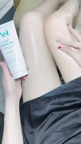 Vừa hổ trợ kích trắng vừa dùng làm make up nâng 3 4 tông mà còn hổ trợ chống nắng phục hồi da thì rinh ngay a cao trắng nhà Hoa nhé ạ #xuhuongtiktok #nhiều_tim🌼 #caotrangdavh #combouniacinax10 