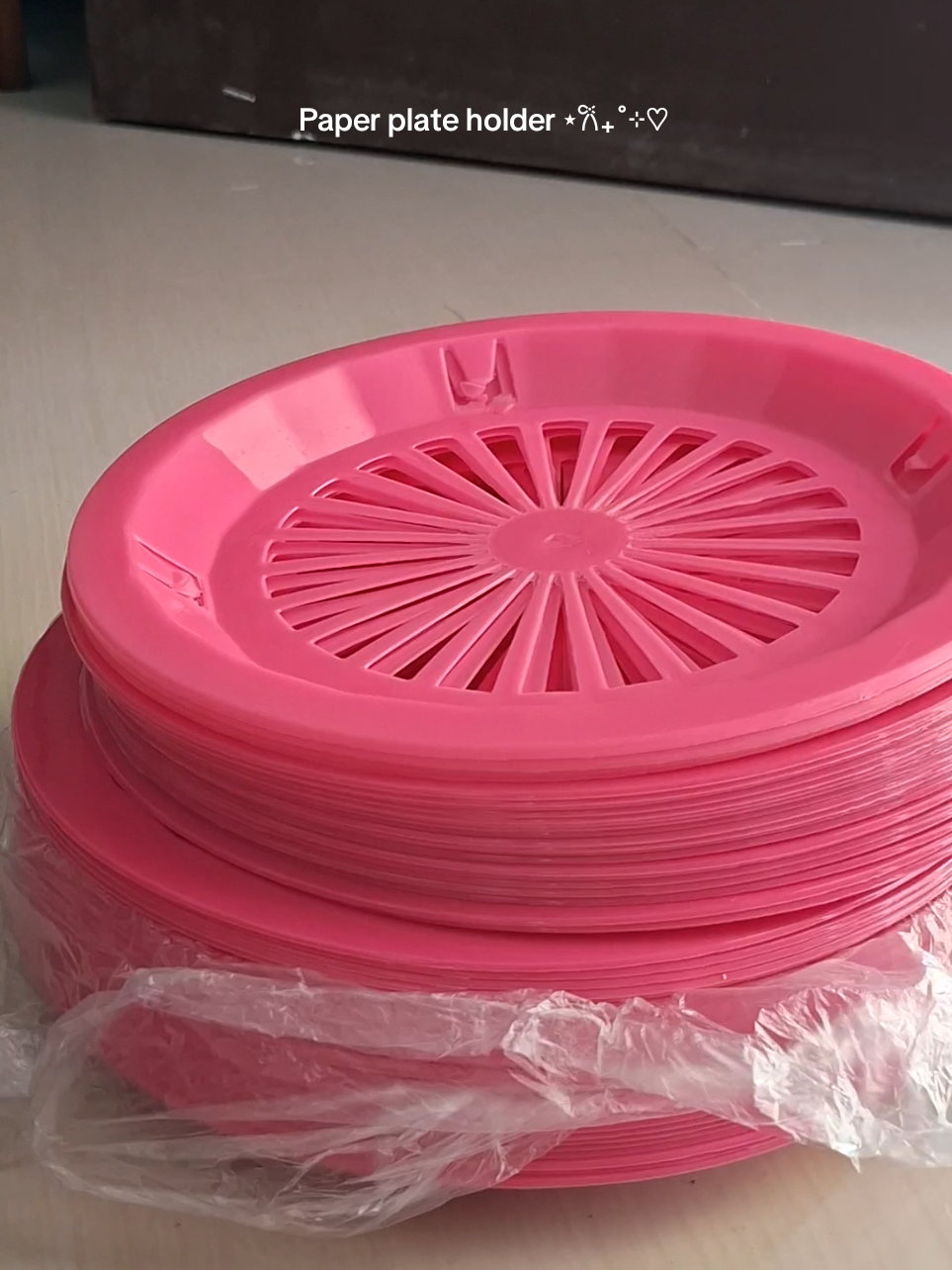 paper plate holder good for occasions and very affordable for its price. Check out now! #paperplateholder #paperplatereusable #plateholder #fyp #fypage #viral #recommendations 