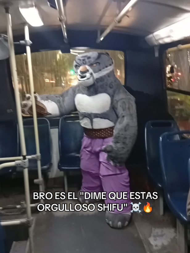 #meme #tailung #kungfupanda #shitposting #shitpost #parodia #disfraz #botarga #valetododowntown #fiesta #cosplay #po #peliculas #bus #peru #causa #latam 