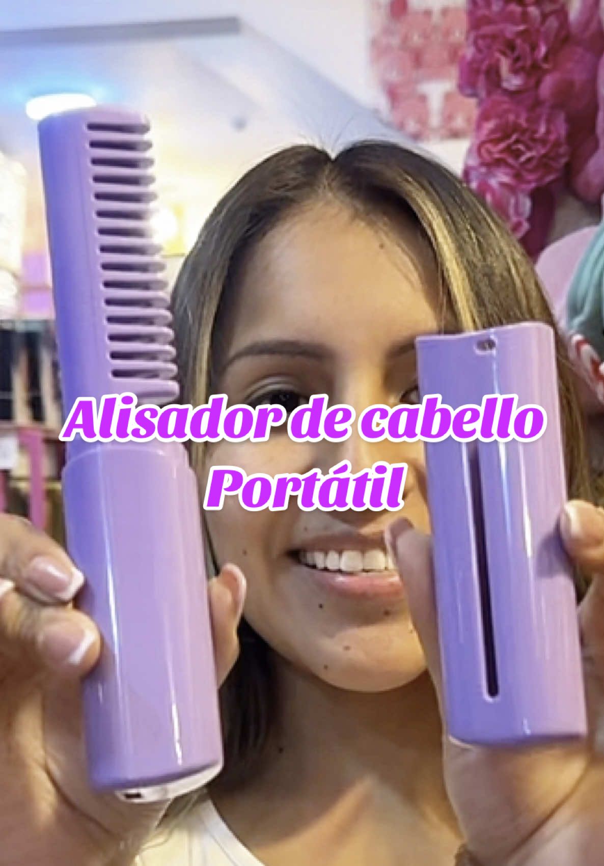 Imagina poder alisarte mientras vas en el carro 😎 Alisador portátil para cabello 😎 #cabellosaludable #shampoo #protectortermico #protectortermicodecabello #alisadobrasileño #pantene #chicabonitaimport 