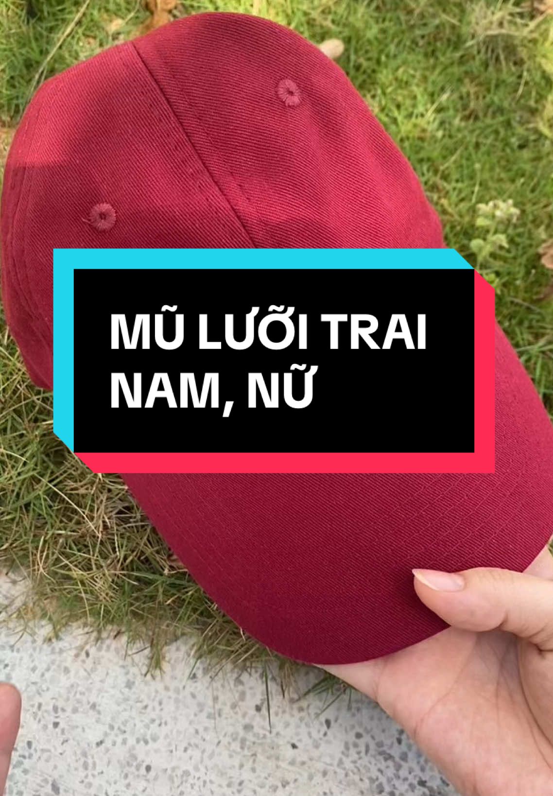 Mũ đỏ “her” – đơn giản mà chất! Chỉ một điểm nhấn nhỏ, đủ khiến cả outfit bừng sáng. Phối gì cũng hợp, diện đâu cũng xinh! #MuHer #MuDoTrend #BasicNhungChat #PhuKienXinh #ThoiTrangNu #OOTD #StyleHanQuoc #DoDepGiaTot #CapTreEmDep #MuaLaChot #TikTokShop2025 #CapCut 